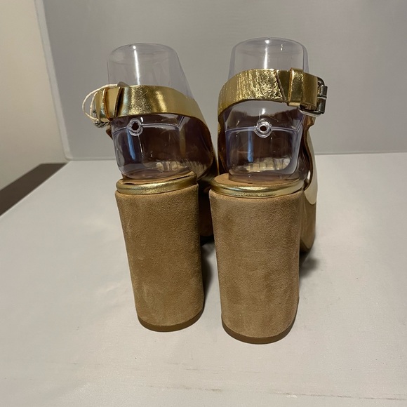 Janet Sport Sandals Golden Size 7.5 Buckle, Round Toeline, Square Heel Covered - Picture 7 of 14